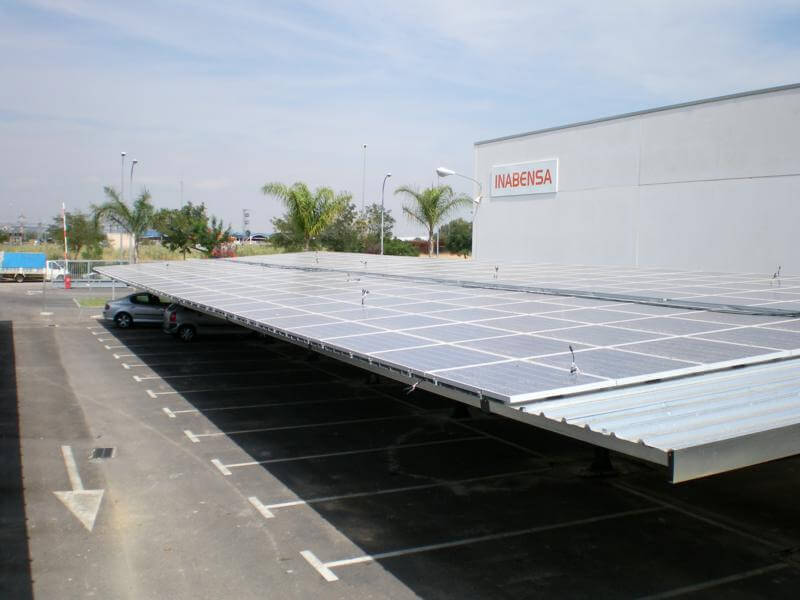 marquesinas de parking con cubierta de panel fotovoltaico para energia solar